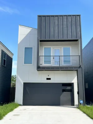 Image of Contemporary 3 BR 2.5 BA Townhouse Near Downtown(5 mins)+Medical Center(15 mins)