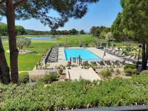 Image of Appartement de charme sur le domaine de Pont Royal à Mallemort, en rez-de-jardin avec terrasse & piscine et vue sur le Golf