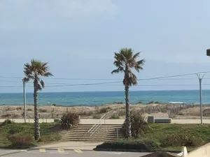 Image of Studio moderne, proche plage et commerces, terrasse ensoleillée - FR-1-326-699