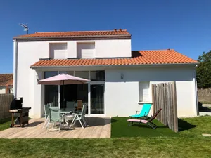 Image of Family-Friendly Farmhouse: 4 km to Beach, 2 km to Shops, Garden, WiFi, Baby Gear