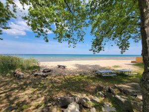 Image of Lovango Hideaway Beach Resort-4 cottages on Lake Huron