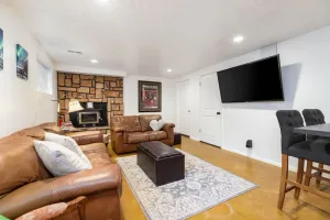 Image of Ski Bum Chalet Close to Resorts