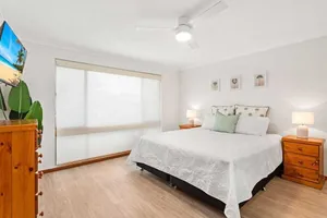 Image of Forster holiday home, linen included-WiFi- pets welcome-cafes,beach, golf, fish