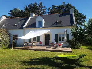 Image of Tranquil Getaway: Modern House Near Bangor's Beaches & Shops, Garden, Fireplace, Sleeps 9