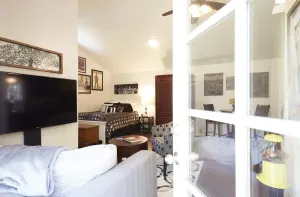 Image of Willow Glen Private Studio - 1 Queen Bed and 1 Queen Inflatable