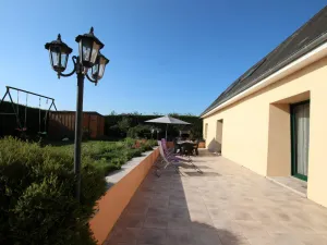 Image of Spacious Family Home with Modern Amenities, Enclosed Garden, WiFi, and Pet-Friendly