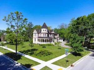Image of Perfect for Families! Fully furnished with Chef's Kitchen
