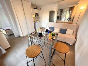 Image of Studio Cabine à Port Fréjus, Plage et Commerces à Pied, Connexion Internet, Ménage Inclus - FR-1-226A-168