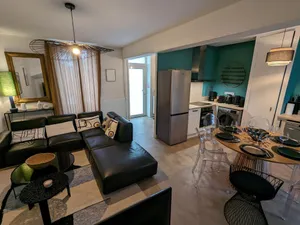 Image of Maison spacieuse avec terrasse, proche CNDBI, idéale pour familles et événements, animaux acceptés. - FR-1-653-249