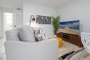 Image of Be A Nomad | Lovely 1br apartment 1 blk from beach