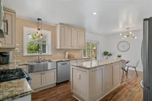 Image of 10mins to downtown Ranch living on 1\/2 acre