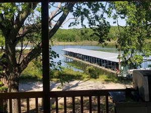 Image of Lake Texoma Vacation HomeThe White House