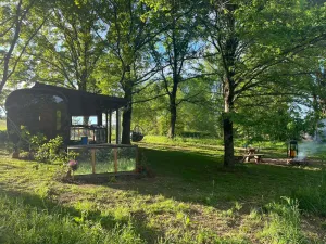 Image of Magnificent wooden chalet lost in the Béarn countryside.