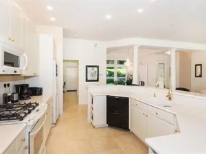 Image of Lakefront home Sleeps up to 6 people.  Event Venue for up to 40 people