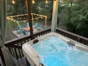 Image of King Bed-Hot Tub-Arcade! Perfect for couples and families. Close to I-71.