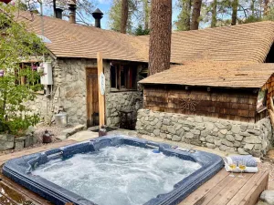 Image of Moonlight Retreat|Hot Tub, Fireplace, Walk to Village