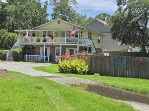 Image of Sleeps 6\/Pets Yes\/Modern\/Upper Lvl\/Parris Isl