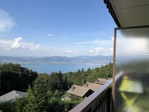 Image of Cosy traditional studio with lake views, minutes from ski slopes and beaches.