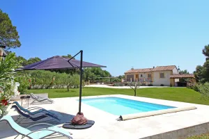 Image of Recent villa 3 bedrooms, quiet village charm, pool near Aix and Luberon