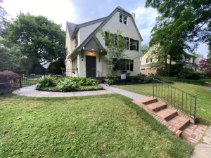 Image of Private Studio walking distance to restaurants, night life, golf.