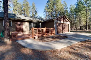Image of The Sisters Moose Home in Tollgate Sleeps 6 Access to Seasonal Pool