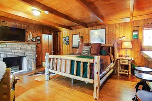 Image of Walk To Town From Peaceful Countryside Log Cabin 25 Minutes To St. Louis