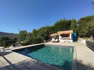 Image of Villa au Calme Avec Piscine et Jardin