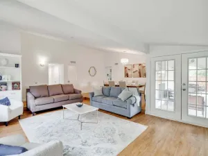 Image of Remodeled 3 bedroom with central location Carrollton