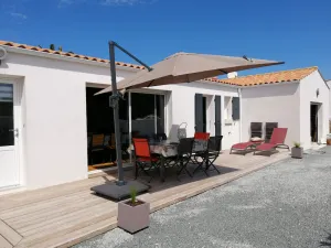 Image of House 180m² 3 bedrooms living room of 62m², swimming pool above ground.