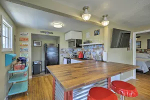 Image of Winslow Apartment w\/Jacuzzi, Deck & Grill Access!