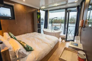 Image of Suite flottante romantique avec balnéo - L'Evasion