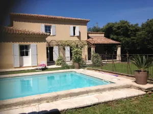 Image of Maison Avec Piscine Dans un Village