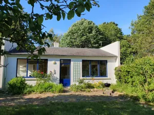 Image of Small seaside house, bright, very quiet, very large garden, Quimiac