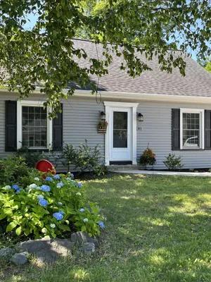 Image of 3 Bedroom\/2 Baths in a central Marquette location.