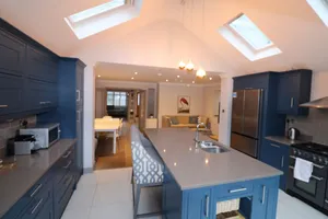 Image of Ascot stunning and modern 4 bedroom town house with 156 sq ft garden office 28