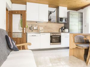 Image of Beautiful apartment for 6 people with TV, balcony and parking