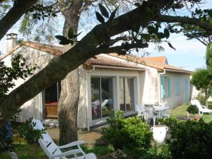 Image of Beautiful VILLA 100m2 with view and direct access to the sea, 3 bedrooms, bathroom, living room, in enclosed park