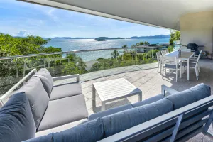 Image of Waves 7 - Hamilton Island