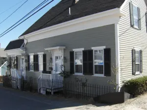 Image of Charming West End 1 Bd 1st Fl -  Steps to Beach - With Private Parking