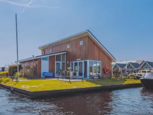 Image of Fine custom house with beautiful lake view