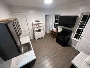 Image of Spacious 6BD\/2BA Colonial Style House - DT Geneva