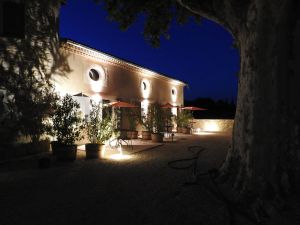 Image of Charming cottage in provencal farmhouse renovated between Alpilles and Lubéron
