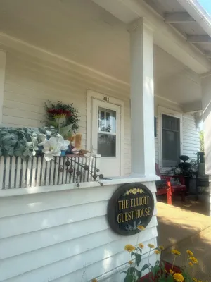 Image of Beautiful Historic Craftsman Style 3 BR Home Nearby Culture & Downtown Livingston