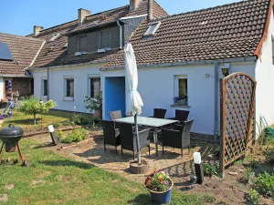 Image of family friendly apartment with large garden - apartment