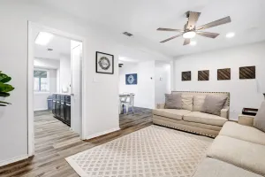 Image of Centrally Located!! 5-15 minute commute to most key areas!