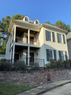 Image of Excellent 3 Bedroom 3 1\/2 Bath  Condo 1 Mile From Square