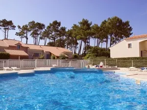 Image of Maison à Saint-Jean-de-Monts avec Piscine Chauffée, proche Plage et Commerces - FR-1-323-377