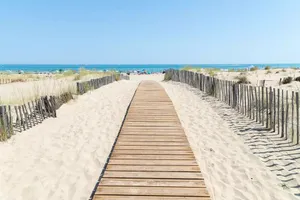 Image of T2 au cœur de Marseillan Plage avec terrasse, parking privé, proche commodités et animaux acceptés - FR-1-387-202