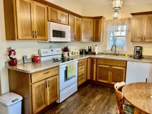 Image of Cozy Chic Farmhouse for Traveling Professionals