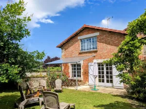 Image of Charming Renovated Farmhouse with Garden, Terrace, and Near Lake Der for 6 Guests